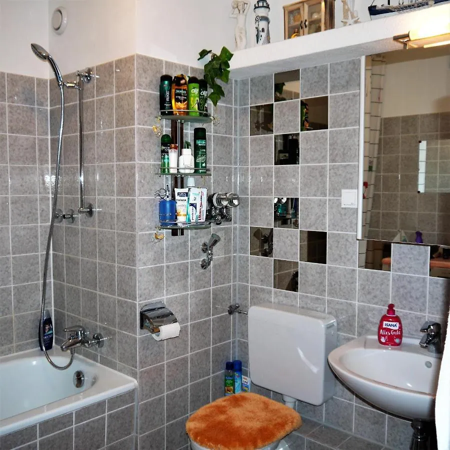 Messe Zimmer In Geteilter Wohnung Hannover Panzió